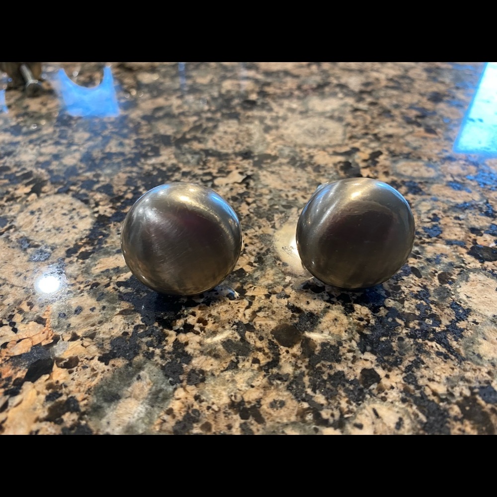 37 Brushed Nickle knobs - Picture 2 of 3